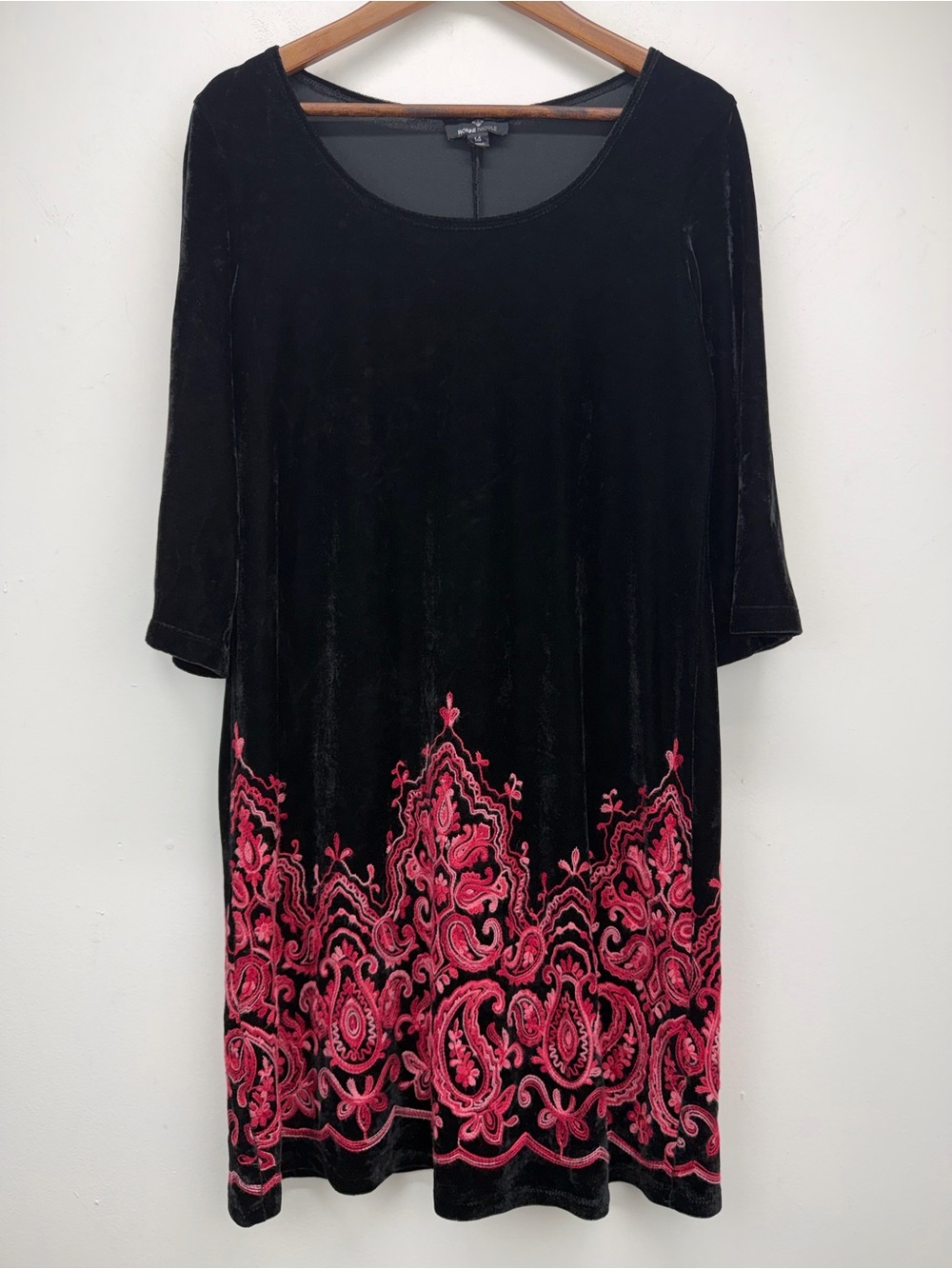 Ronni Nicole size 14 Women’s Black Velvet Pink Paisley Embroidered Midi Dress